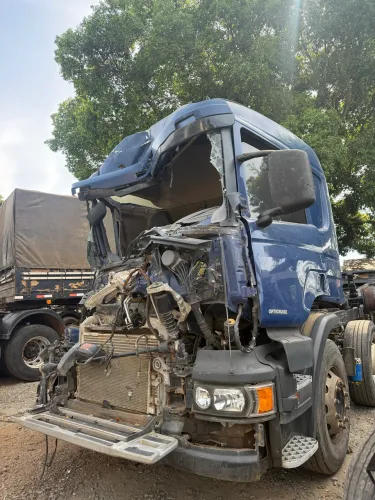 Scania P310 sucata baixada para retirada de peças