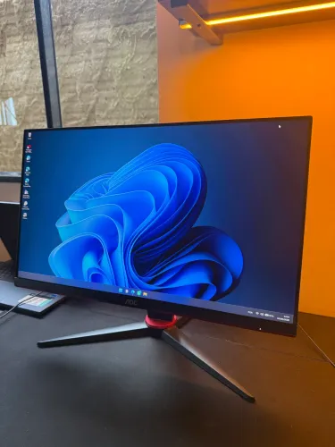 Monitor AOC viper seminovo(4 meses de uso) 165hz FULL HD