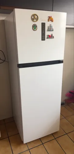 Geladeira midea