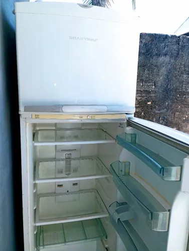 Geladeira Brastemp funcionando perfeitamente vem conservada FROST FREE