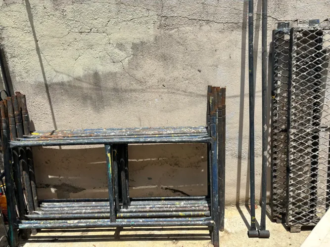 Vende-se andaimes