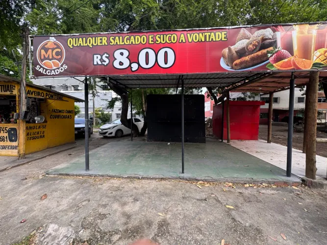 Alugo trailer na Amélia Rosa 