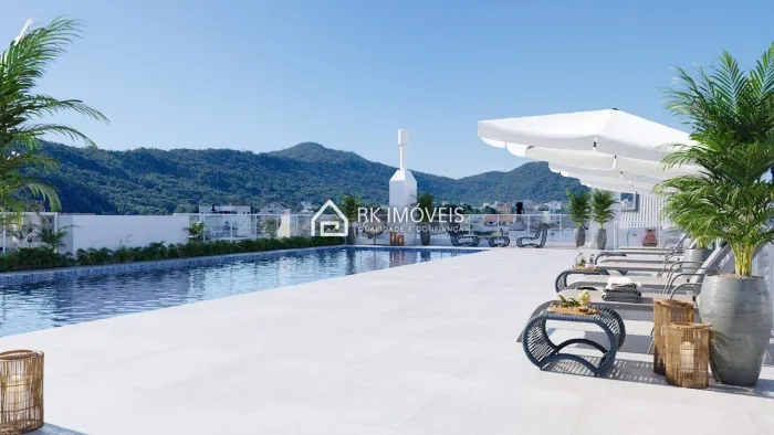 Apartamento de 2 dormitórios (1 suíte) e sacada a poucos minutos da praia e da saída dos I