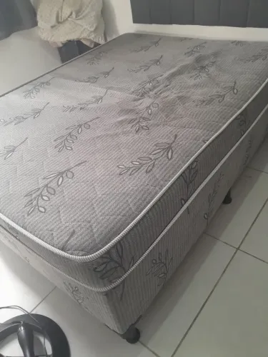 Cama semi nova