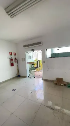 Casa para venda ou locação - 500m² - 8 salas - 4 banheiros - copa - ar condicionado - 2 va