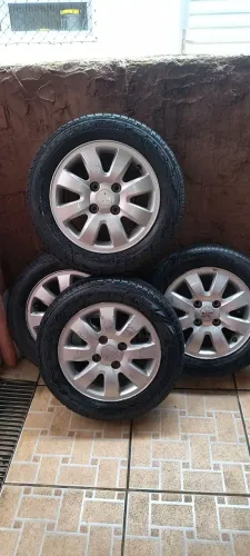 Jogo de Rodas Originais Peugeot Aro 14 (Kyalami) + 2 Pneus Novos e 2 Meia-Vida