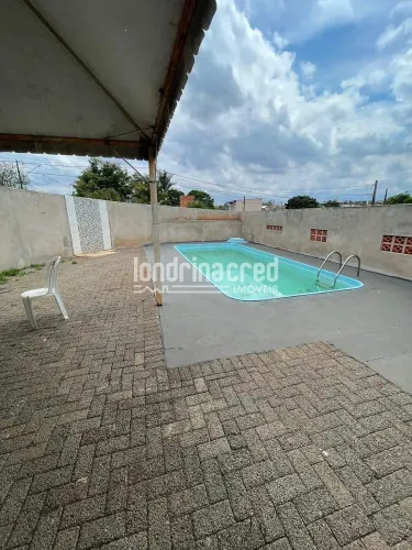 Casa à Venda na Zona Norte de Londrina com Piscina, 2 Quartos, Escritório e Excelente Loca