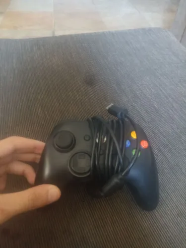 Controle de Xbox usado bom com fio apenas 40 reais 