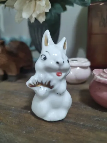 Bibelô Coelho em porcelana década de 40 50