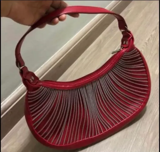 BOLSA DE OMBRO EM COURO 