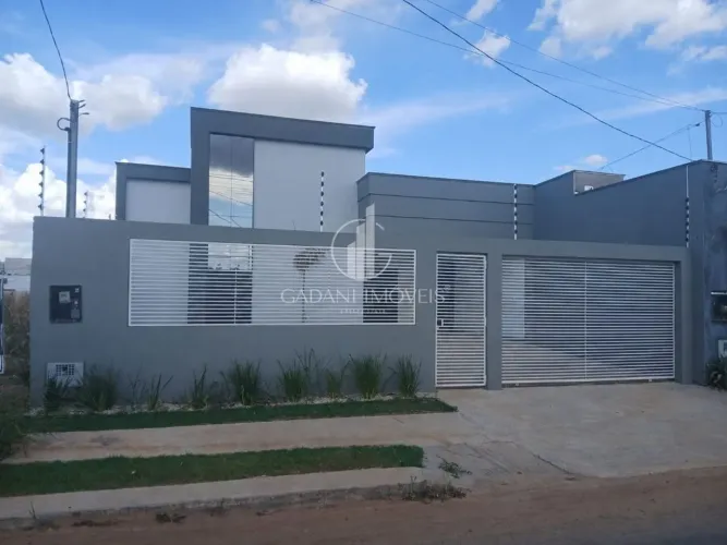 Casa de 3 quartos sendo 1 suíte a venda no Carandá Bosque em Sinop/MT