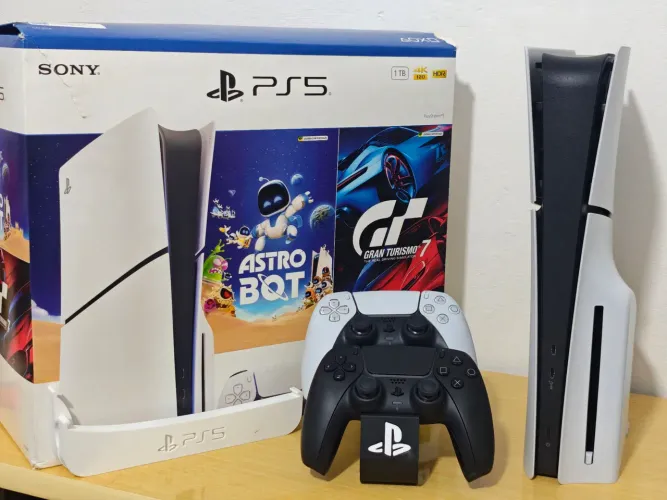 PlayStation 5 Slim 1TB 2 controles
