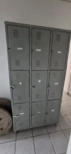 Armario de ferro com escaninhos para obras e empresas
