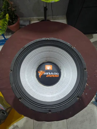 Jbl Tornado 2200 18" 