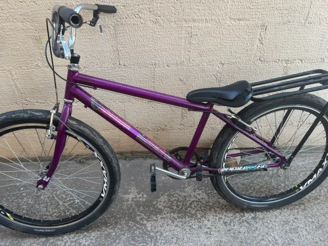 Bike montadinha aro 26 semi nova