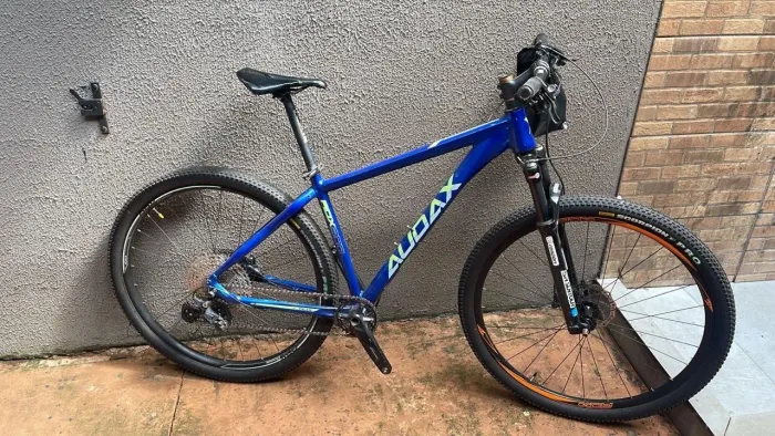 Bicicleta AUDAX aro 29 2023, quadro 17, grupo Shimano, pneus novos. Seminova.