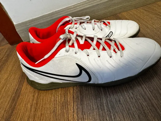 Chuteira futsal Nike tamanho 42