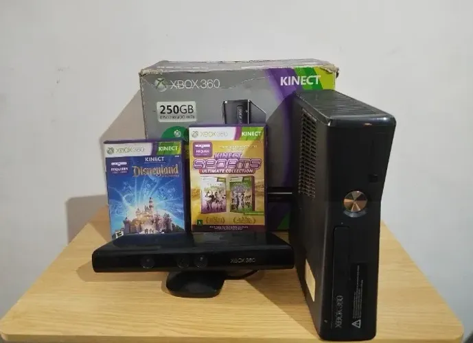 Xbox 360 ( desbloqueado 31 jogos) + Kinect 2 jogos