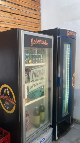 Expositores de bebidas no precinho pra sair rápido