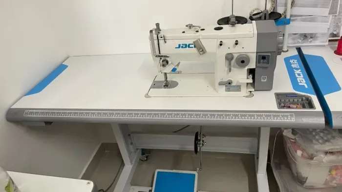 Máquina de costura Jack
