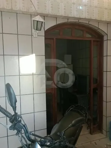 Casa no Novo Paraíso Para Venda com 3 Quartos, 3 Salas e Garagem