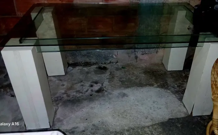 VENDO MESA DE VIDRO COM MADEIRA<br>80 largura<br>Obrigado pela dica!