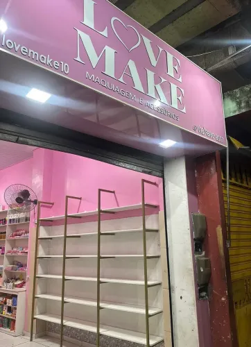 Fabricamos móveis para loja de maquiagem 