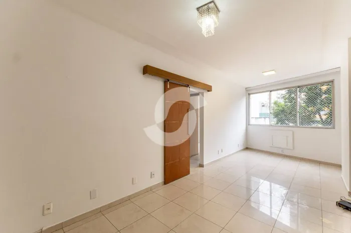 Otima localização! Apartamento com 2 quartos, dependenciam e vaga., à venda, 60 m² por R$