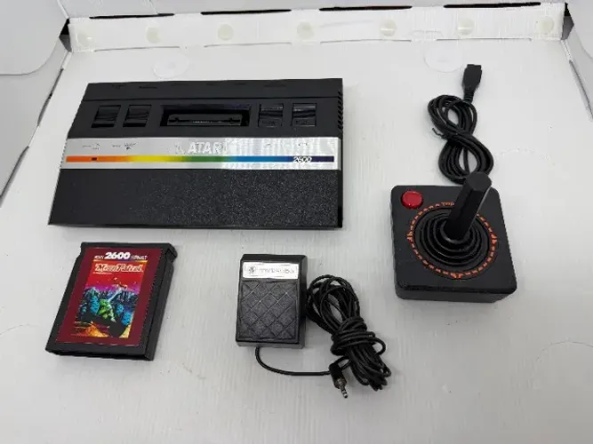 Video Game Atari Junior Americano 2600 Jogo Fonte Joystick (Usado)