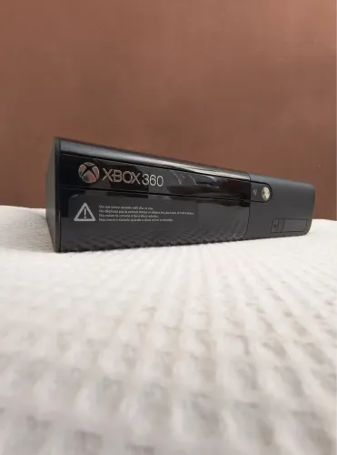 Xbox 360 + Controle + 8 Jogos mídia física