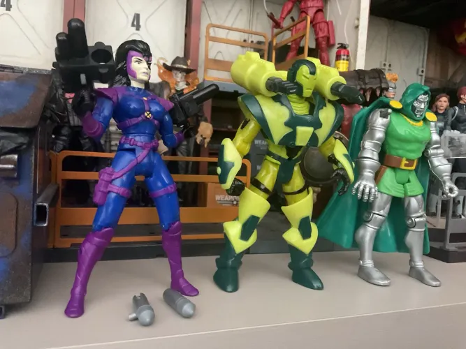 Pre Marvel Legends Domino, Iron Man e Dr Doom