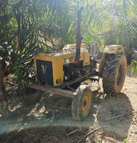 Trator Valmet 65 c/ Implementos