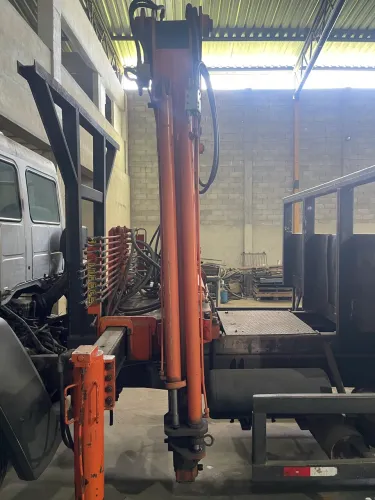 Caminhão Ford Cargo 1317e Munck