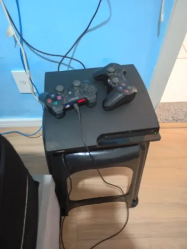 Ps3 slim destravado com 2 controles, 10.000 jogos Ps1,PS2,ps3