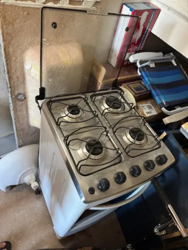 Fogão Eletrolux 4 bocas e forno, modelo 50SBC