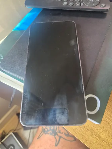 Galaxy S24+ com carregador e capinha originais