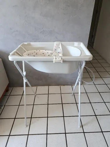 Banheira de bebê com suporte e rede
