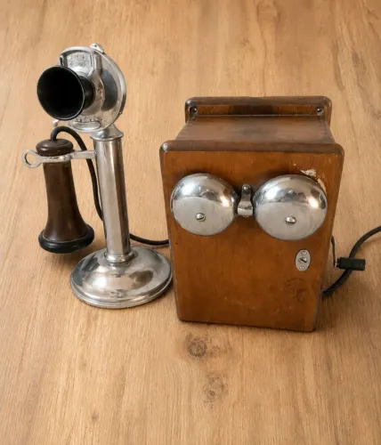 Telefone castiçal com caixa de magneto de 1913 marca WESTERN ELECTRIC made in U.S.A.