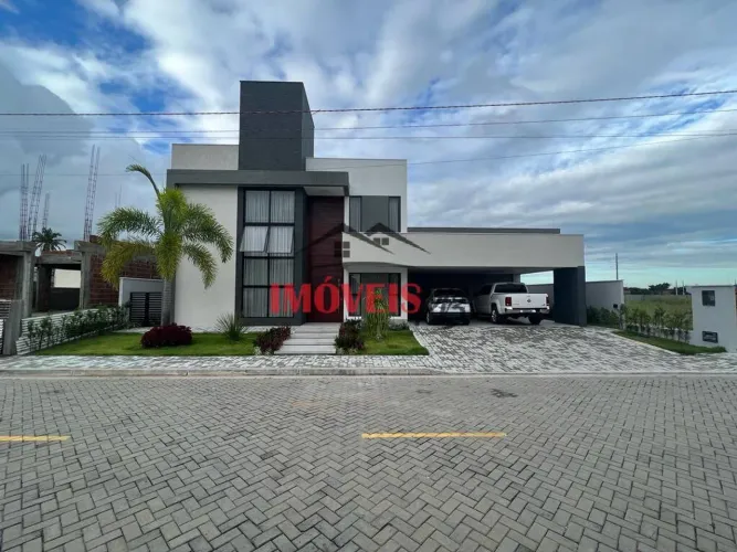 Casa em condomínio fechado com 4 suítes, escritório, piscina privativa