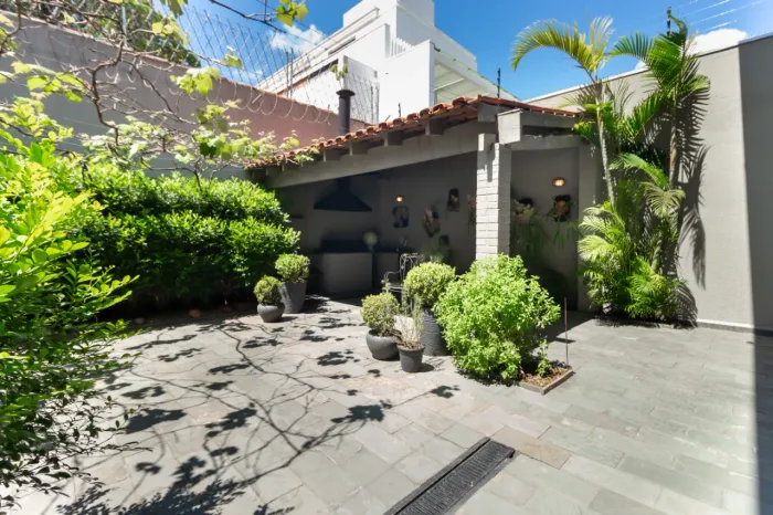 Casa para venda em Jardim Paulistano com 4 quartos, sendo 1 suíte, 300m²