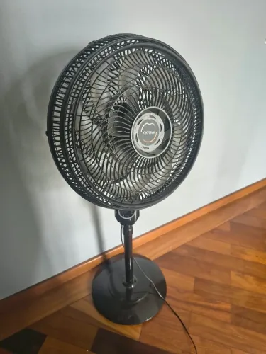 Ventilador de Coluna Mallory Preto