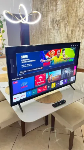 Smart TV LG 43 Polegadas 4K 43UQ7500 WebOS Com Base e Controle Original 1 ano de uso