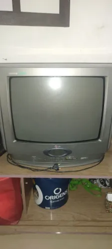 Televisão de tubo , à venda pois está parada ., mas funciona em perfeito estado