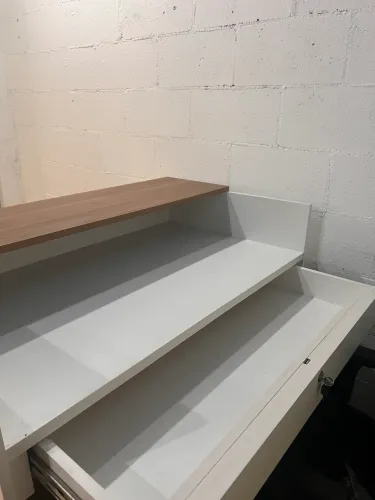 Balcão de loja planejado com gavetão