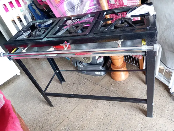 Fogão novos industrial 3 bocas chama ? duplas dá pro gás 