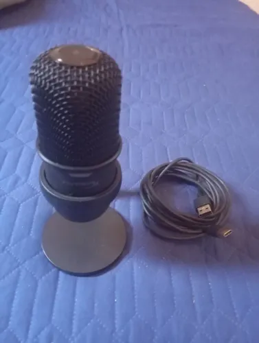 Microfone condensador HyperX Solocast - alta resolução
