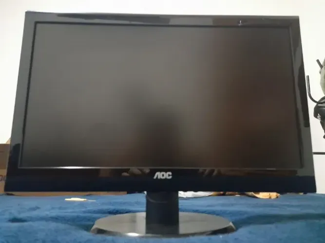 Monitor AOC LED LCD 21" Usado - Ótimo Estado
