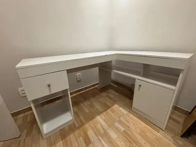 Mesa de computador formato em L