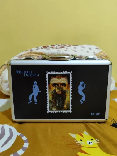 Maleta Michael Jackson 33 DVDs e 1 CD 