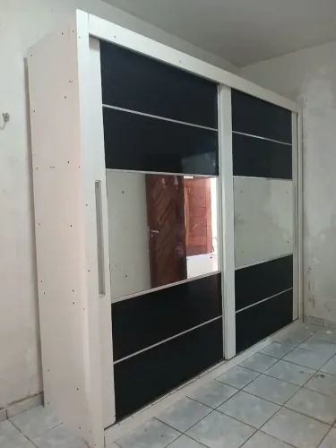 Guarda roupa casal de 2 metros e 75cm de comprimento 